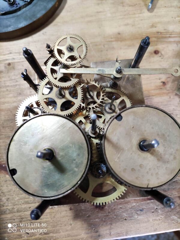 Revisiono orologi a pendolo